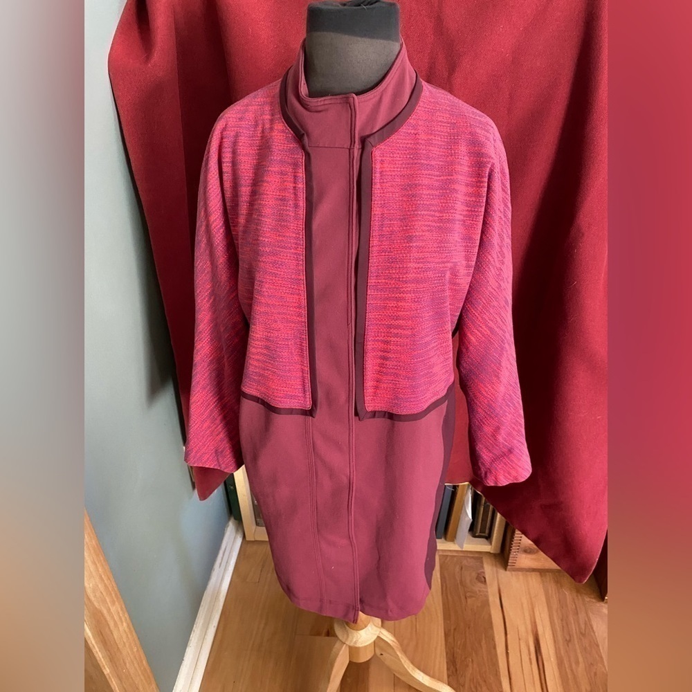 Lululemon cocoon car coat in purple small